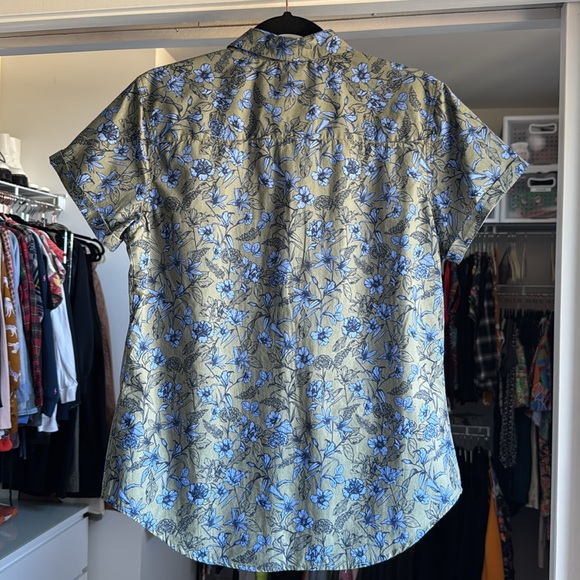 NWOT Wildfang Essential Button Up - Size Medium - Picture 6 of 7